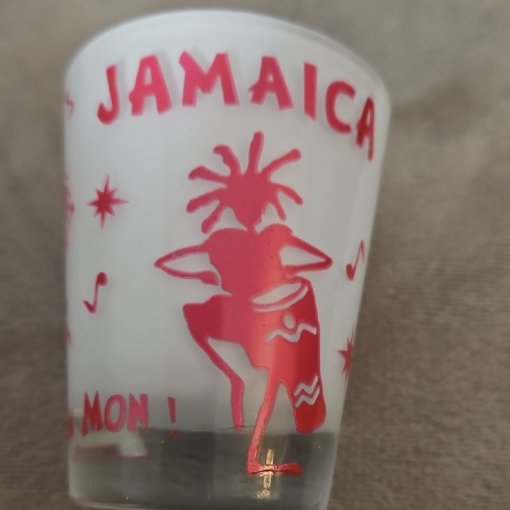 💗Jamaica Themed Shot Glass with Red Design
